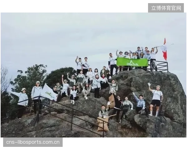 巴黎奥运会场馆大量采用的再生塑料座椅，揭示了大型赛事对可持续材料的真实需求